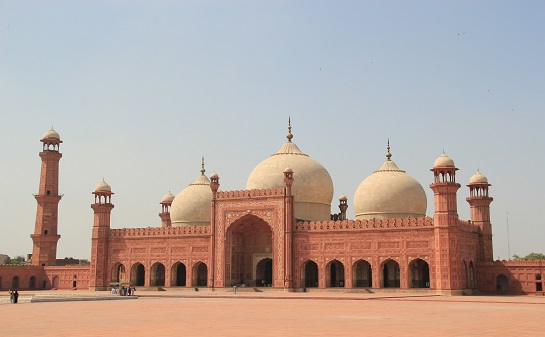 https://ntl.com.pk/wp-content/uploads/2023/01/Badshahi_Mosque_front_picture.jpg